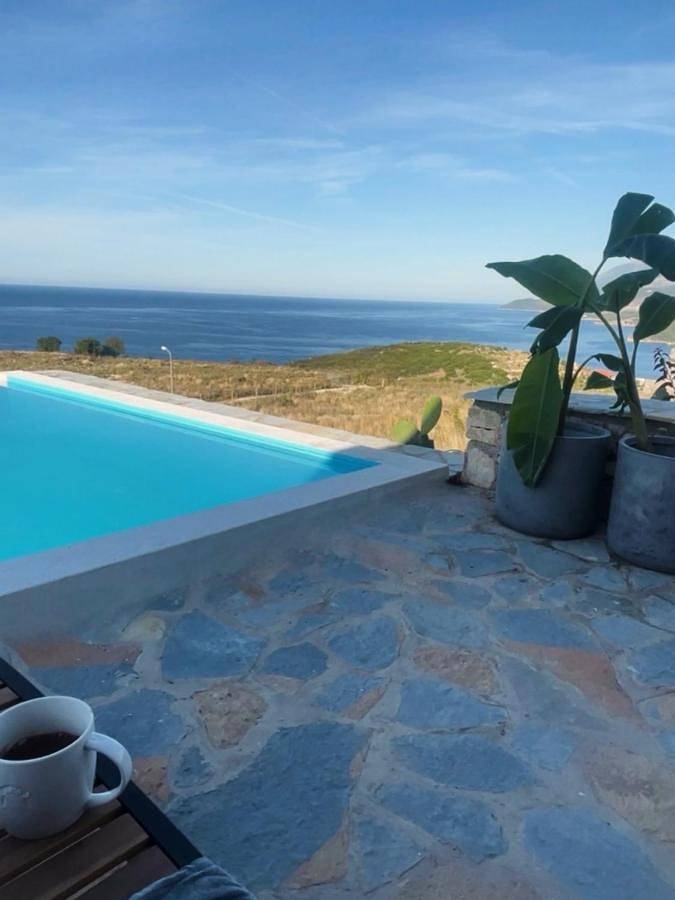 Location de vacances pour 4 personnes, avec piscine ainsi que jardin et vue à Himarë - 2