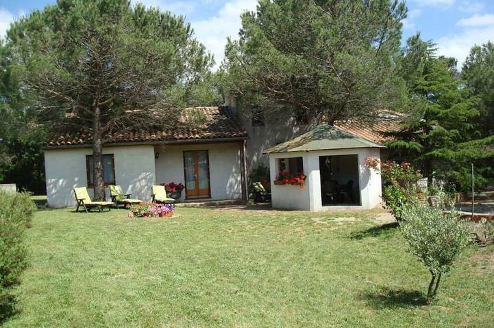 Location de vacances pour 6 personnes, avec jardin à Malves-en-Minervois