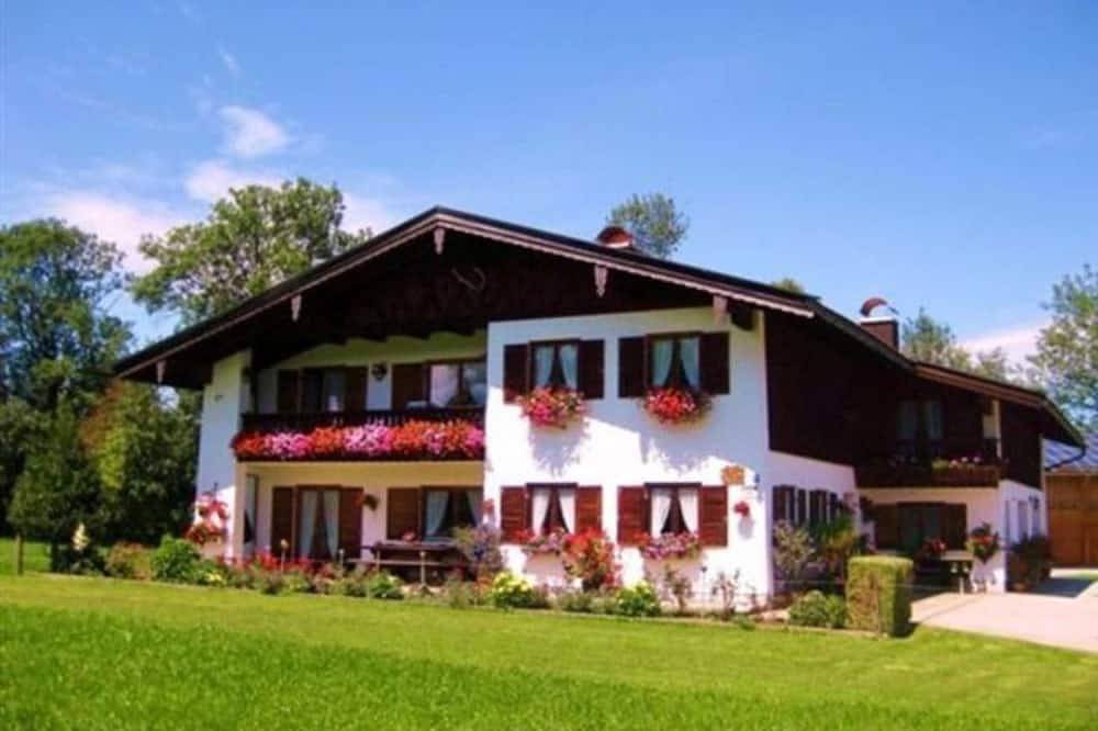 Ganze Wohnung, Haus Huber - Ferienwohnung 50m² in Gmund, Bayerische Alpen