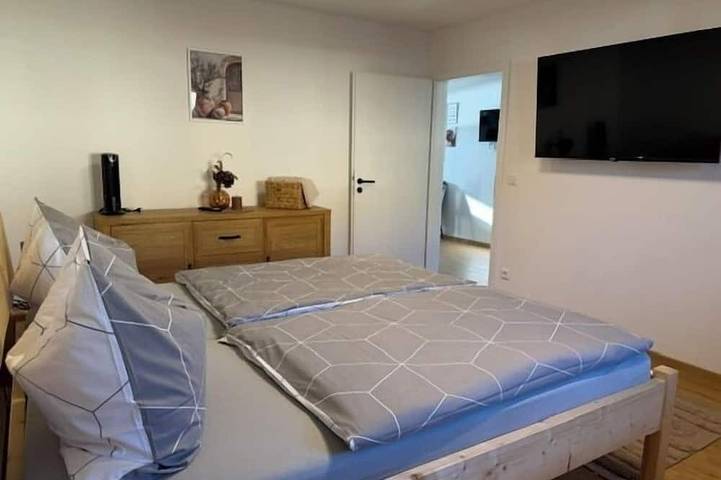 Ganze Wohnung, Ferienwohnung Alpenrose, 60qm in Grabenstätt, Chiemsee