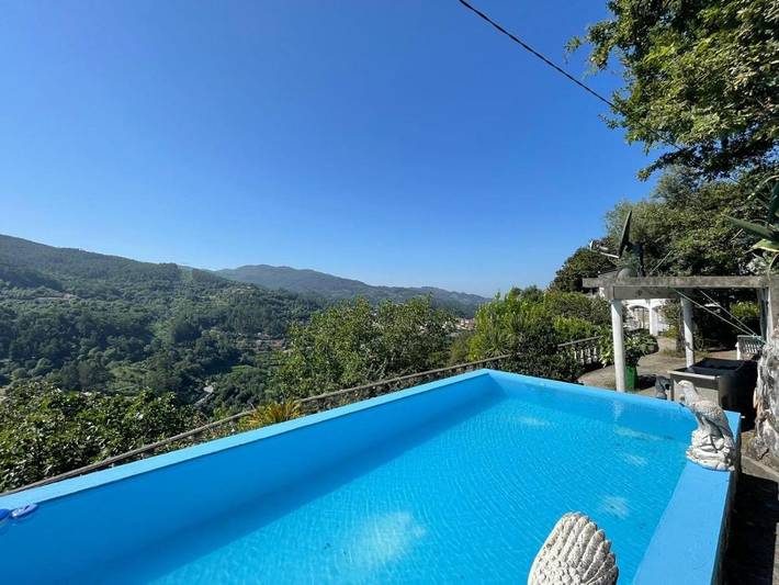 Location de vacances pour 6 personnes, avec jardin et piscine ainsi que jacuzzi et balcon à Terras de Bouro - 4