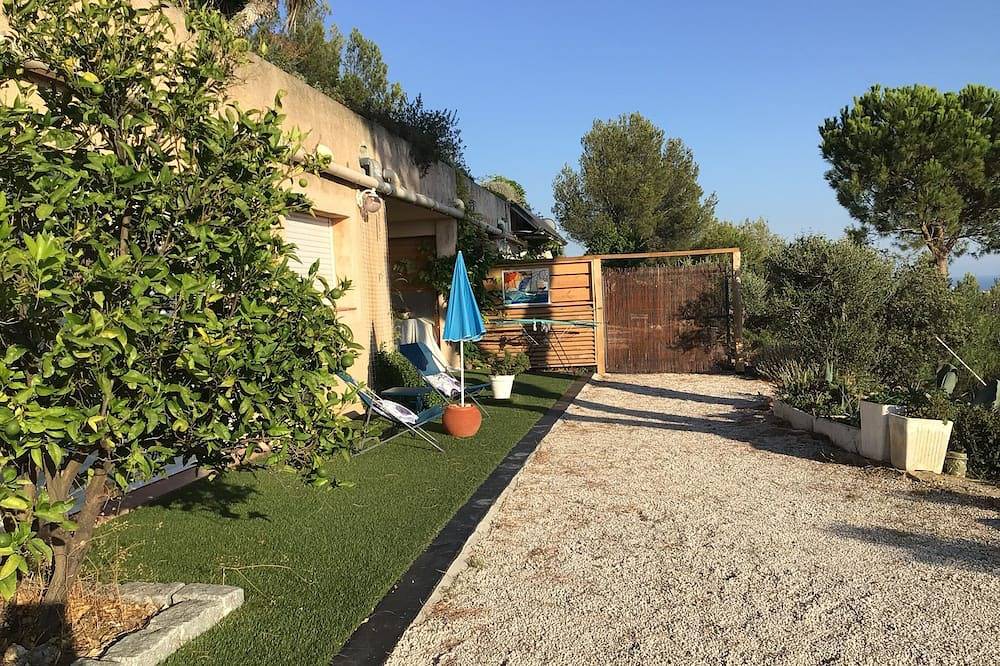 Entire apartment, Apartment in Ollioules in Ollioules, Toulon region