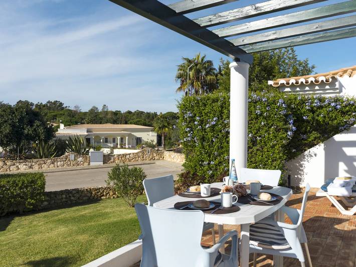 Ferienhaus für 4 Personen, mit Kinderpool und Terrasse sowie Garten in Lagoa - 2