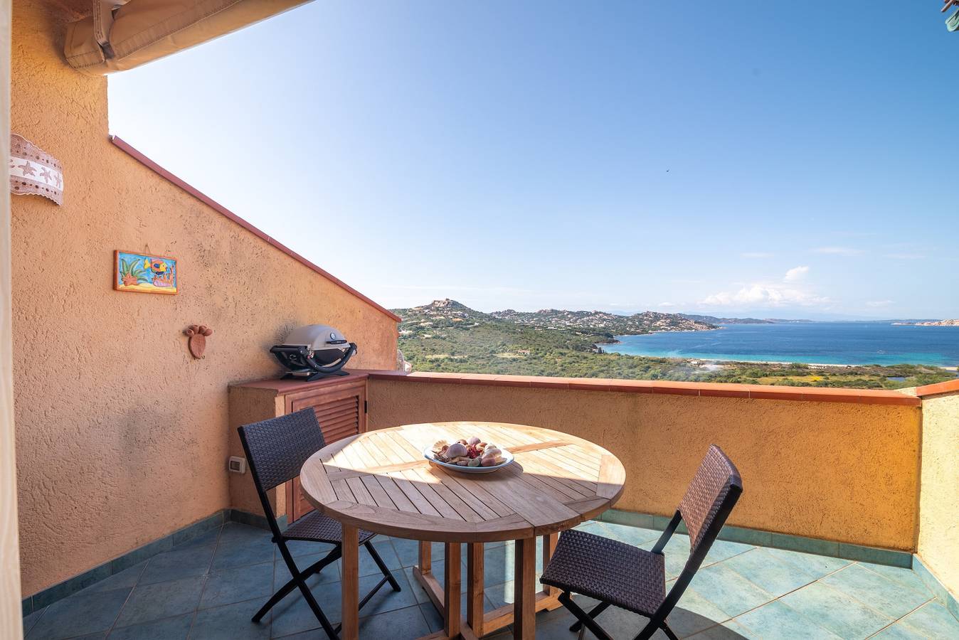 Ganze Wohnung, Ferienwohnung 'Flat Orizzonte Stelle Marine' mit Meerblick, Terrasse und Gemeinschaftsgarten in Palau (dorf), Palau (Sardinien)