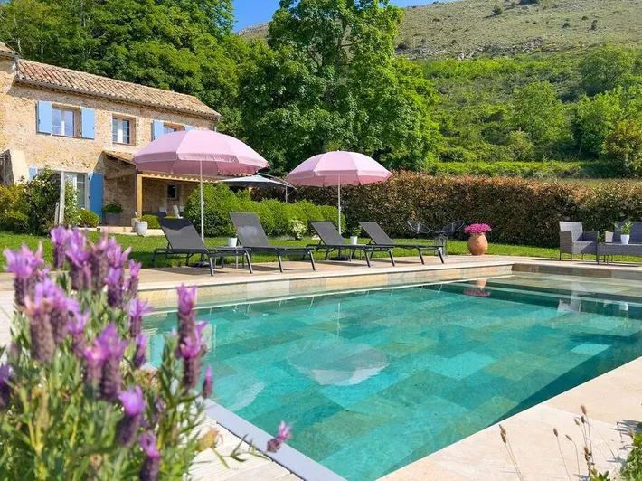 Casa de vacaciones para 6 personas, con terraza y vistas además de jardín y piscina - 1
