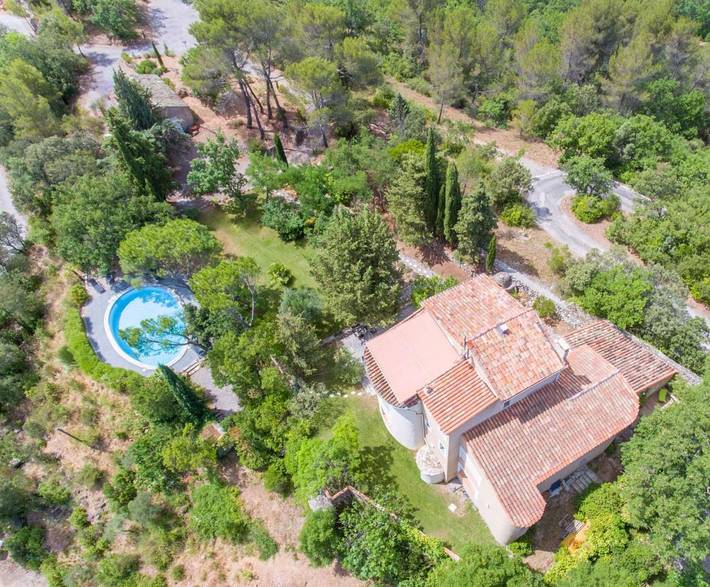 Location de vacances pour 2 personnes, avec jardin ainsi que terrasse et piscine à Rians - 4