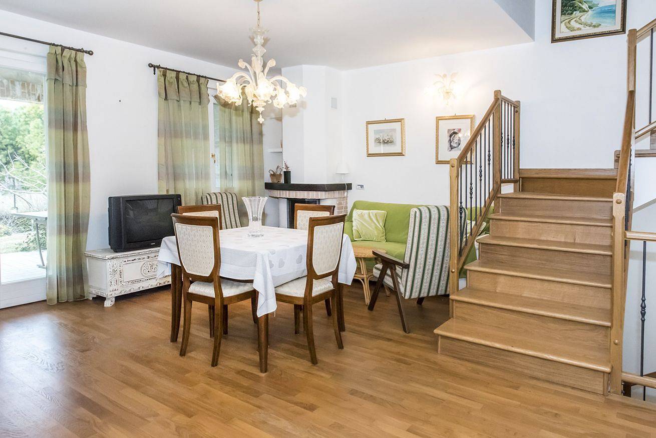 Entire apartment, S287 - Sirolo, villa with garden near the centre in Sirolo, Riviera del Conero