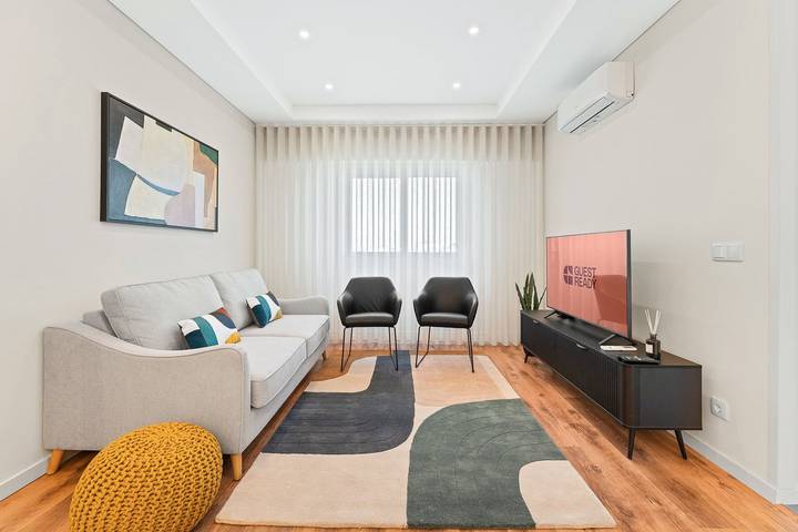 Apartment for 8 people, with balcony in Porto