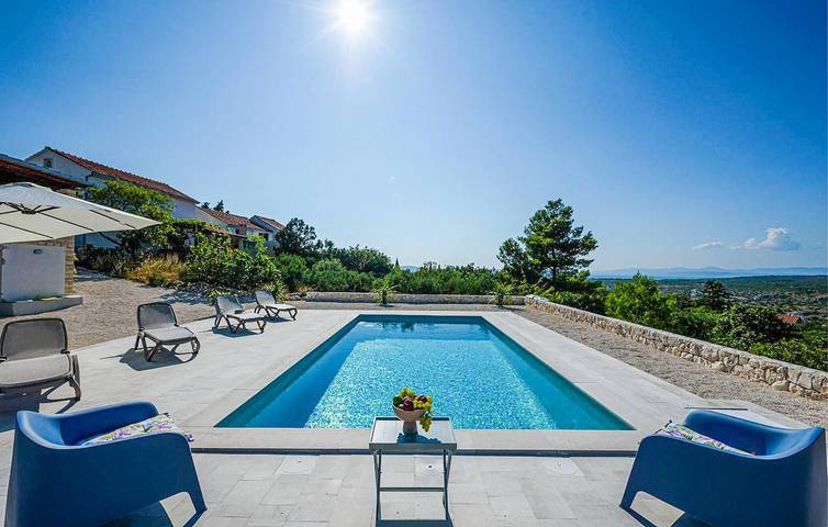 Apartment am Meer mit Pool, WLAN und Parkplatz – 1 km bis zur Küste in Milna, Brac