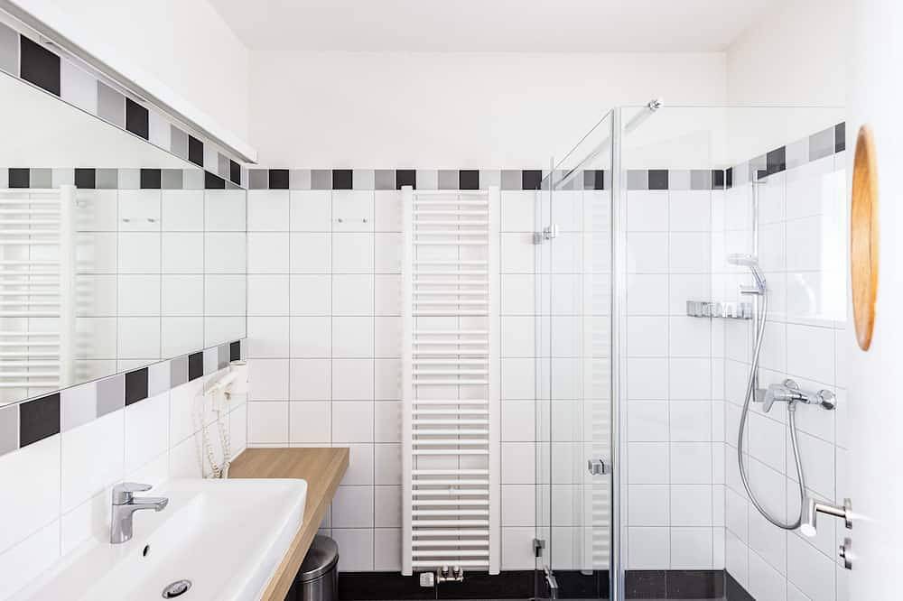 Ganze Wohnung, Apartment am Wasser mit Hausfloß und Sauna zur Dauermiete (ab 3 Monaten) in Brandenburg an der Havel
