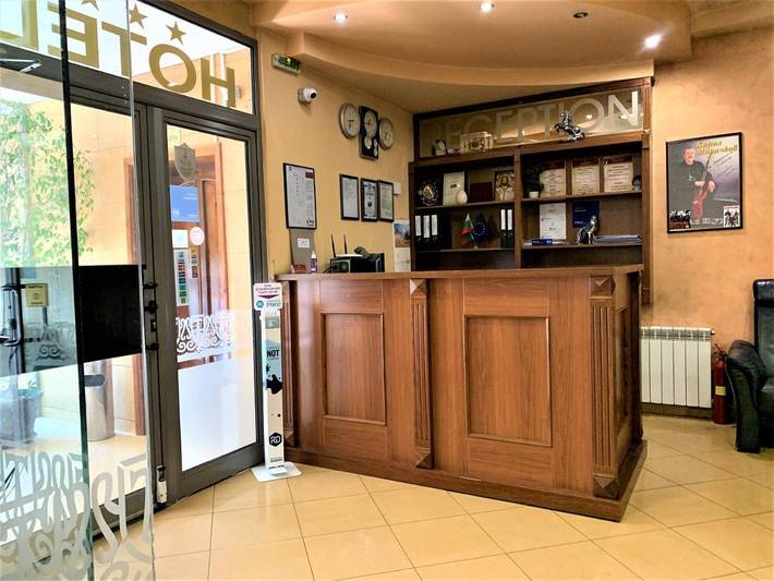 Hôtel pour 2 personnes, avec Balcon et Terrasse ainsi que Jardin et Vue dans Stara Zagora - 2