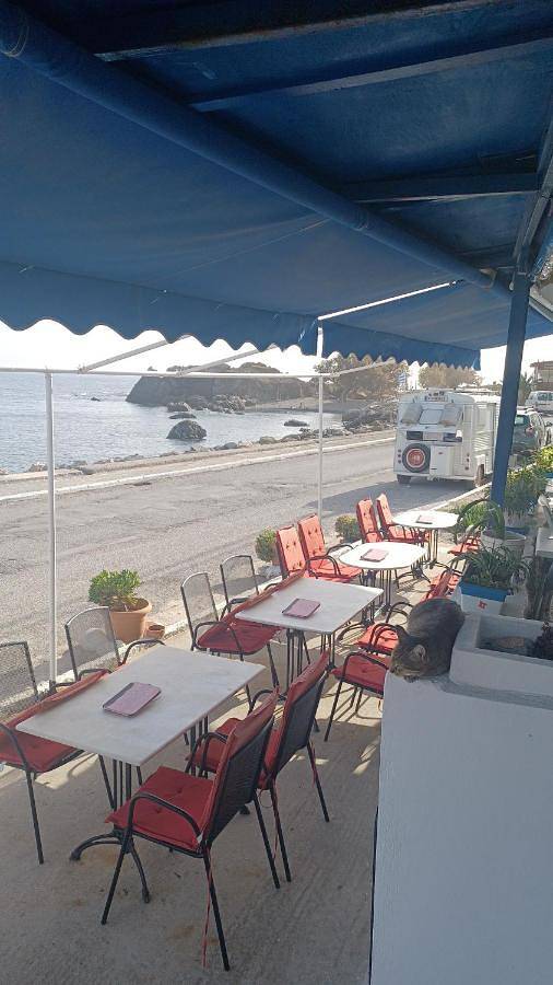 Location de vacances pour 2 personnes, avec vue et balcon ainsi que jardin et piscine dans Palaiochora - 3