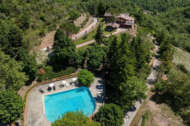 Casa vacanza per 10 persone, con Balcone e Piscina a Gubbio
