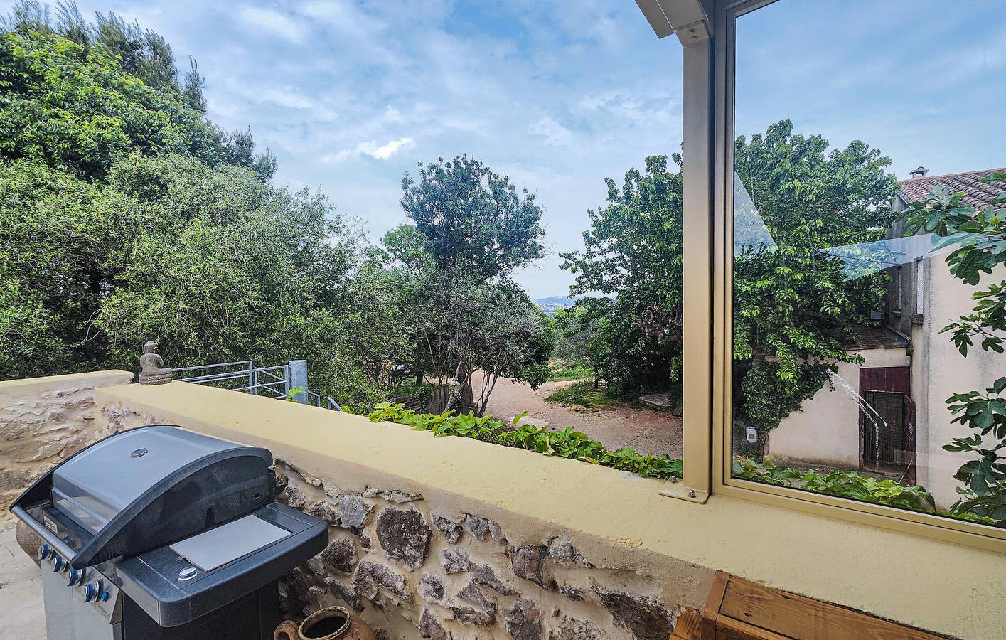 Appartement de vacances entier, Charmant appartement de 2 chambres avec Wi-Fi et parking près de la rivière L'Orb in Cessenon-sur-Orb, Côte méditerranéenne (France)