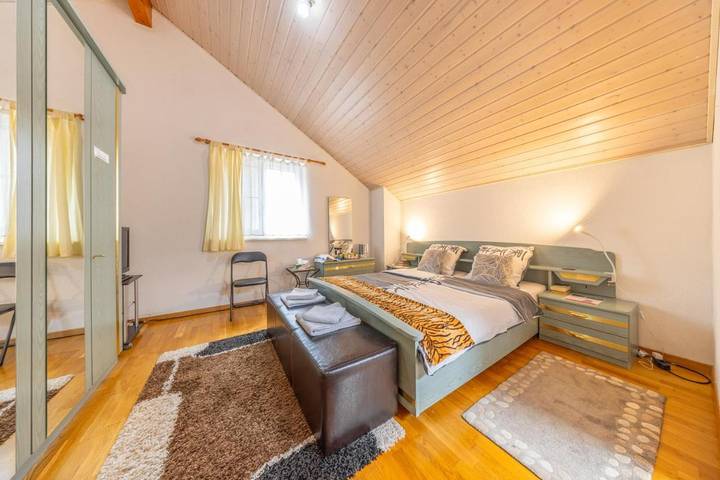 Gîte pour 2 personnes, avec jardin ainsi que terrasse et jacuzzi à Port-Valais - 4