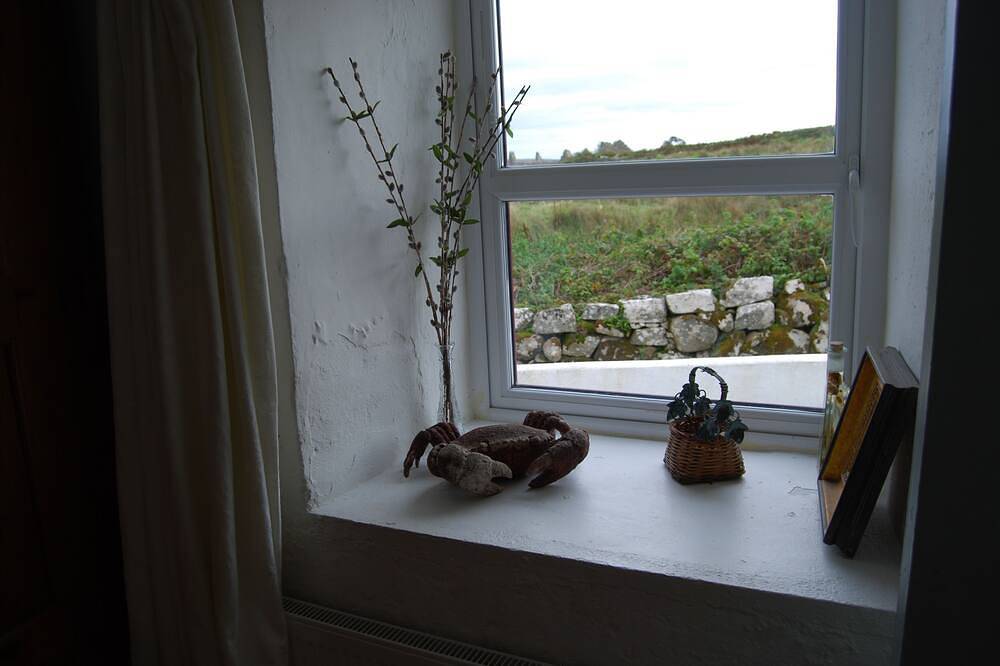 Entire apartment, Beautiful old style cottage with sea views 