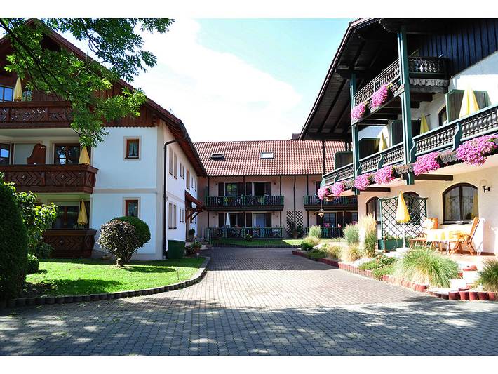 Pension, mit Balkon/Terrasse und Terrasse sowie Garten und Sauna