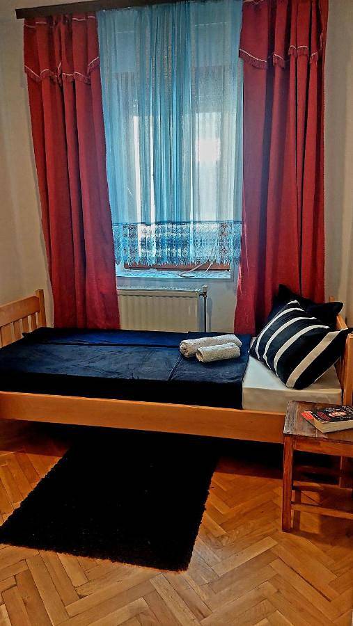 Gîte pour 6 personnes, avec terrasse et jacuzzi dans Kursumlija - 4