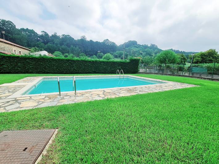 Geheel appartement, Appartement 'Romántico Con Piscina' met Uitzicht op de Bergen, Gedeeld Zwembad en Wifi in Castañeda, Cantabrische kust