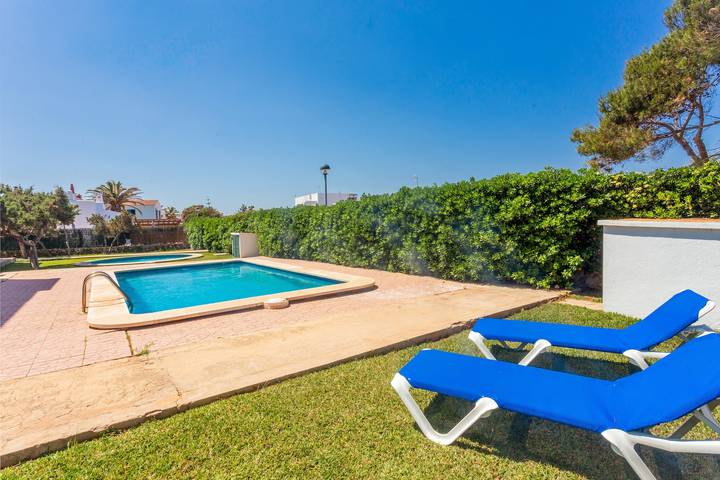 Ganze Wohnung, Ferienwohnung 'Delfín 8' mit Gemeinschaftspool, Wlan und Klimaanlage in Cala Blanca, Ciutadella