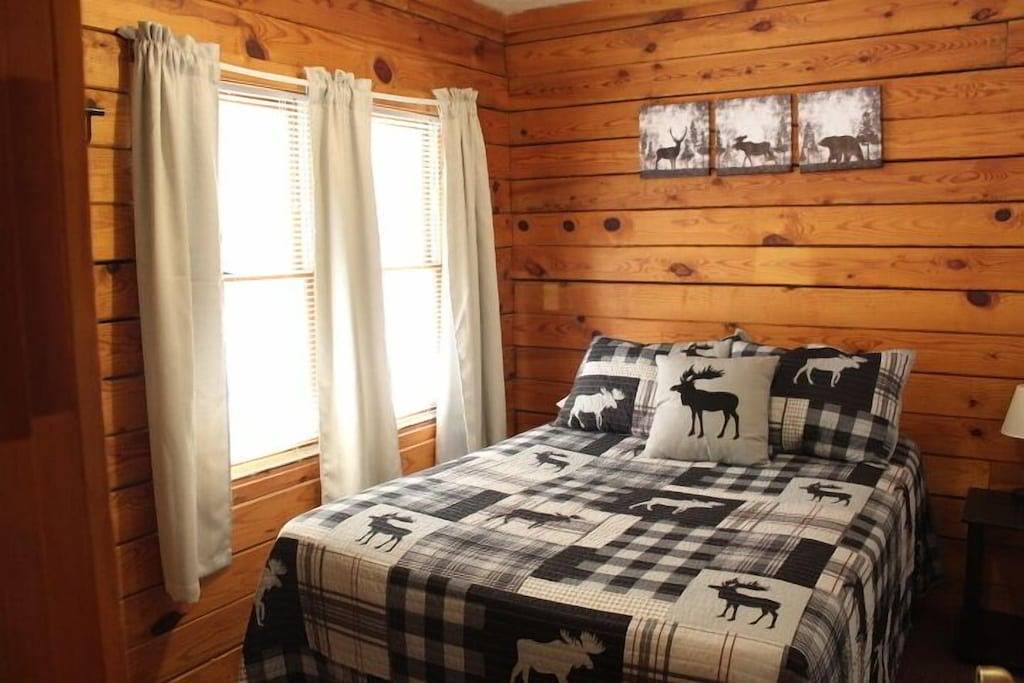 Log Cabin 6 with Hot Tub at Osborn Ramp on Patoka Lake in Patoka Lake