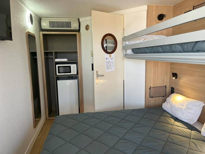 Hôtel pour 3 personnes, avec Terrasse à Le Pontet