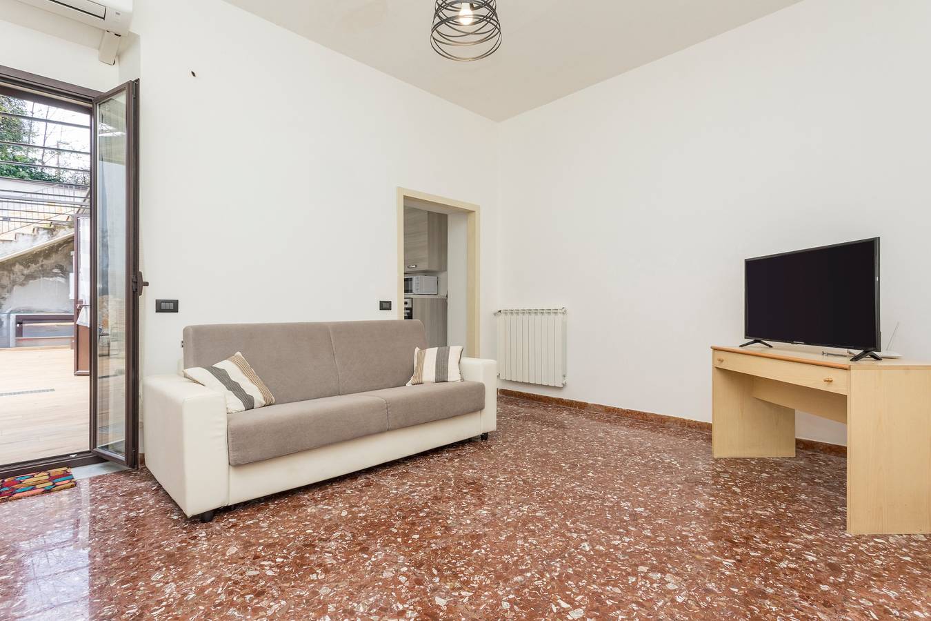 Apartamento inteiro, La Papuzzella – Apartamento espaçoso em Puntalazzo, Sicília, com terraço e vista in Puntalazzo, Mascali