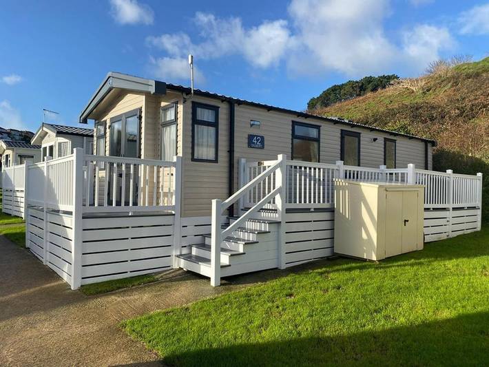 Glamping for 6 people, with Balcony and Hot tub as well as Terrace and Garden in Paignton