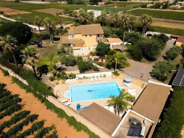 Casa vacanza per 10 persone, con giardino e sauna a Marsala