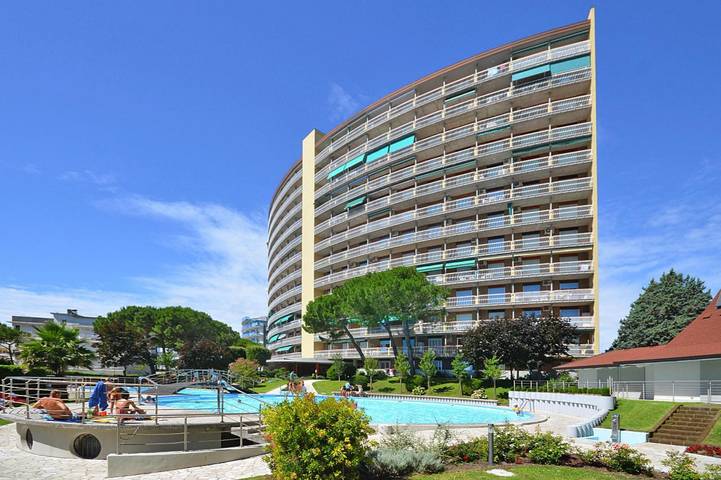 Vakantiewoning voor 4 personen, met Balkon en Zwembad in Lignano Sabbiadoro