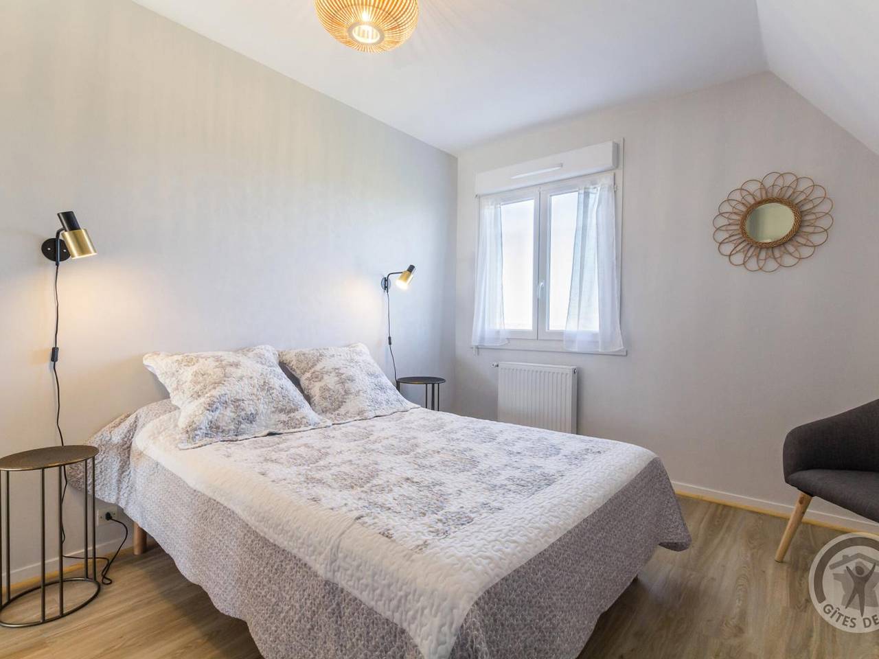 Grande maison avec vue sur l'étang et la mer, proche du Phare, jardin et terrasses, parking in Gatteville-le-Phare, Région de Cherbourg