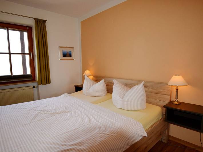 Ferienwohnung für 3 Personen, mit Balkon und Sauna sowie Seeblick in Chieming - 2