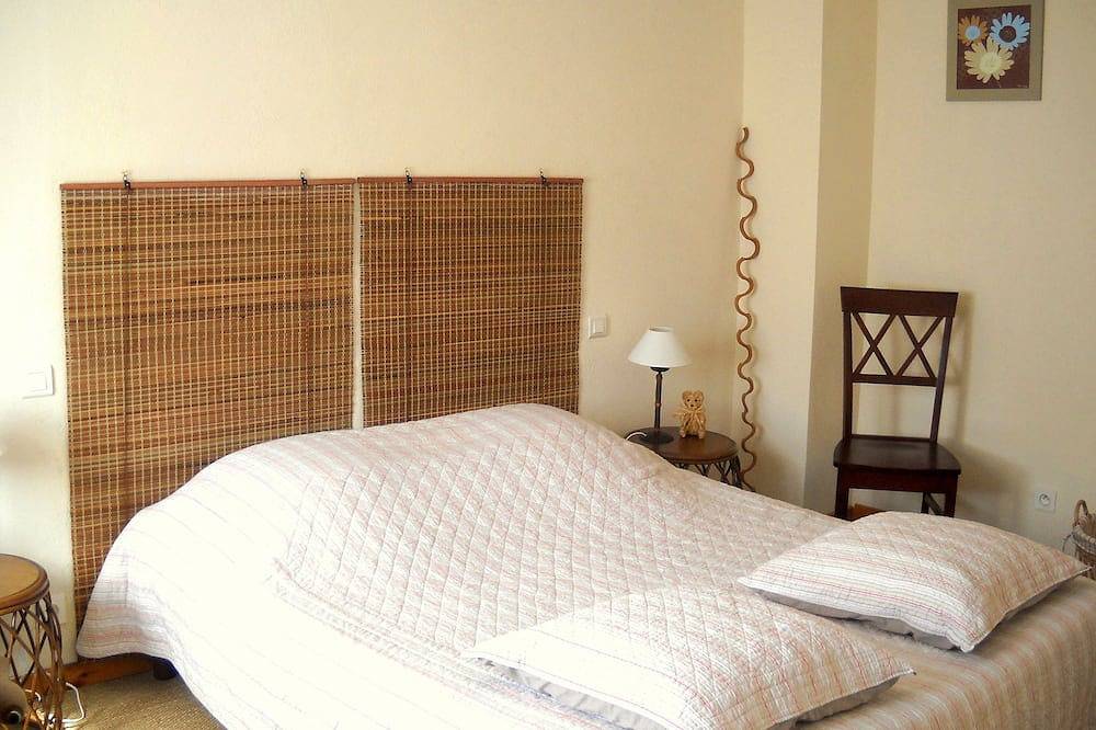 Gite Spacieux Pour 4 Personnes Dans Authentique Ferme Provencale in Suzette, Vaucluse