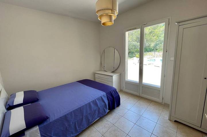Villa auf den Höhen von Nîmes in vollem Buschland in Nîmes, Nimes und Umgebung