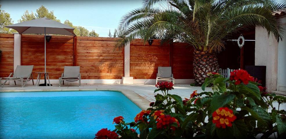 Chambre d’hôte pour 2 personnes, avec jardin et piscine