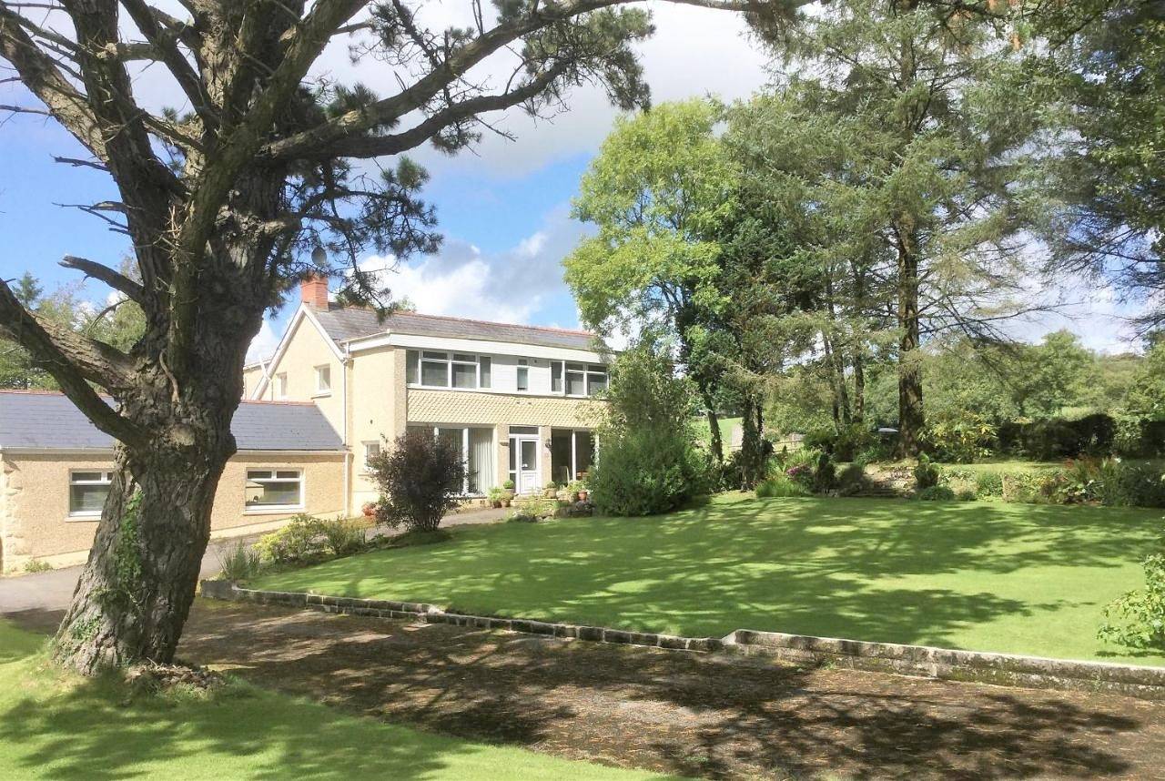 Twin Room with Garden View in Amroth, Pembrokeshire