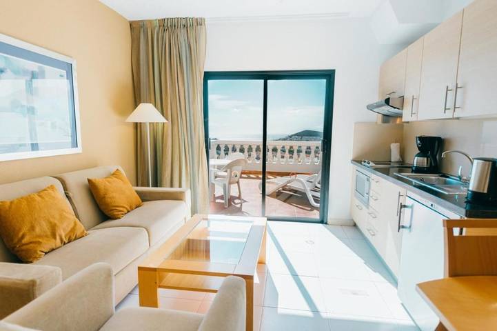 Hôtel pour 3 personnes, avec piscine ainsi que bassin pour enfant et jardin à Los Cristianos - 4