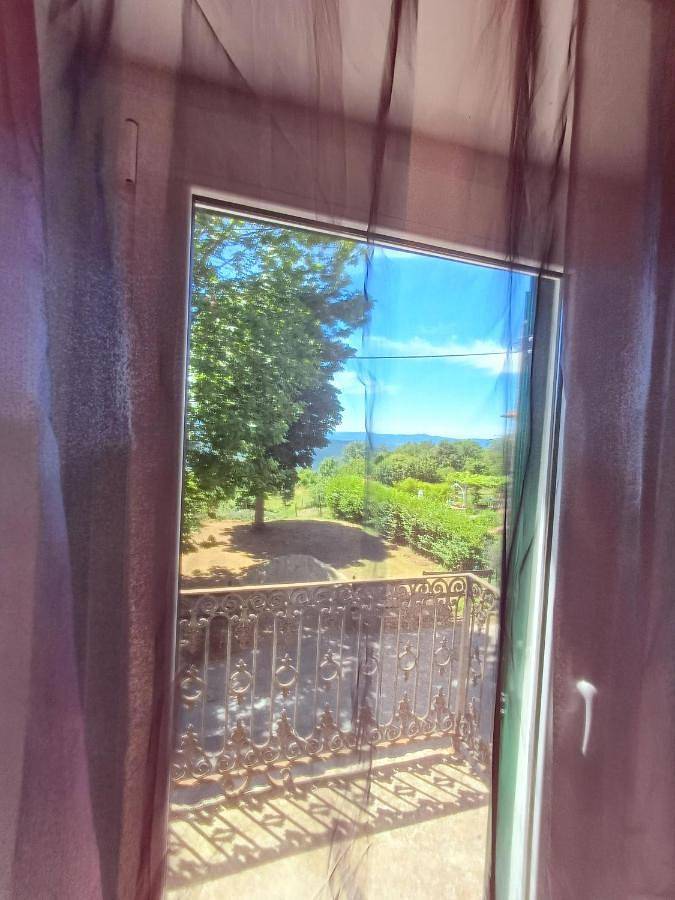Location de vacances pour 4 personnes, avec balcon ainsi que jardin et vue à Ponzone