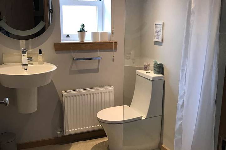 Stilvolles Ferienhaus 5 Minuten vom Loch Leven entfernt, ideal für die Erkundung von Zentralschottland. in Perthshire