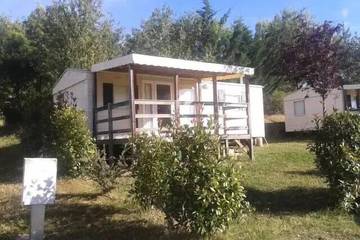 Camping pour 4 Personnes dans Castelnau-de-Montmiral, Massif central, Photo 4