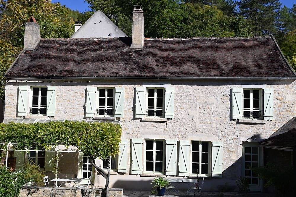 Entre Vézelay et Chablis, un gîte de caractère en famille ou entre amis in Châtel-Censoir, Arrondissement d'Avallon