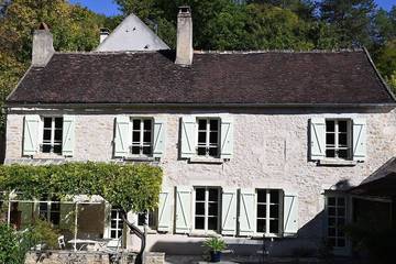 Gîte pour 11 personnes, avec terrasse et jardin à Châtel-Censoir