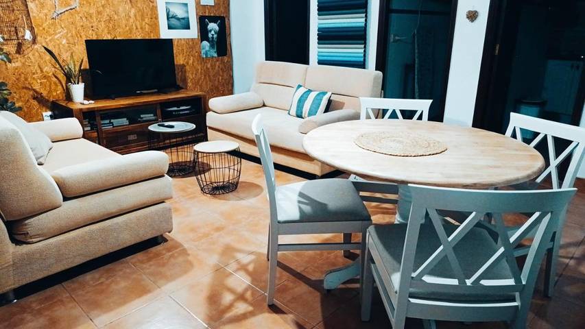 Gîte pour 4 personnes, avec terrasse et piscine dans Tetir - 2