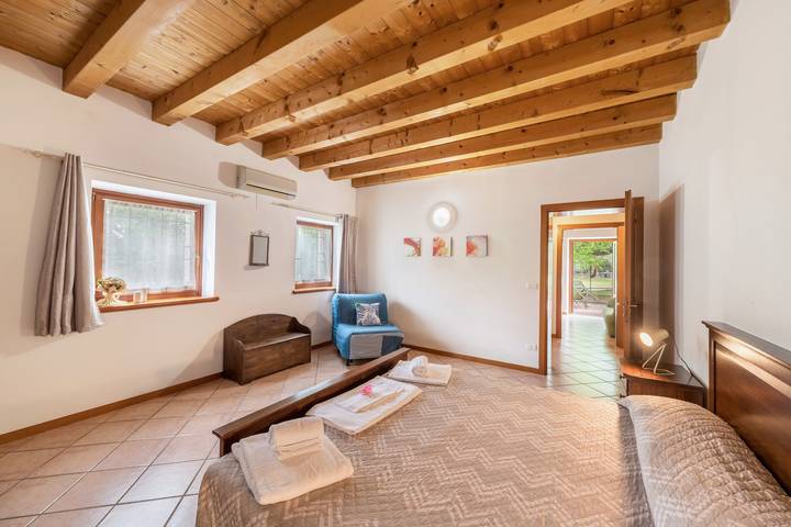 Appartamento intero, Appartamento 'Bilo Garden Agriturismo Teboi' con piscina condivisa, terrazza condivisa e Wi-Fi in Lazise, Prealpi Gardesane