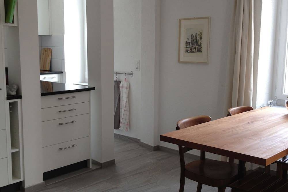 Ganze Wohnung, Gepflegt und gemütlich - zentral und ruhig - Davoser Haus mit Balkon in Davos Platz 1, Davos