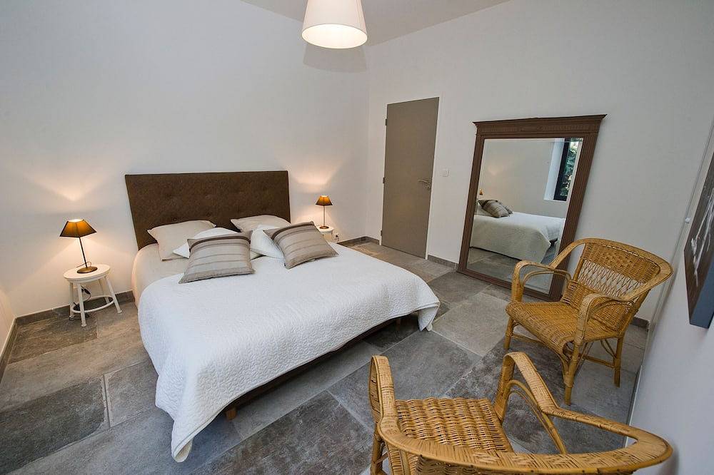 My Life Here, luxury and comfort, heated pool in Charleval, Aix-en-Provence region