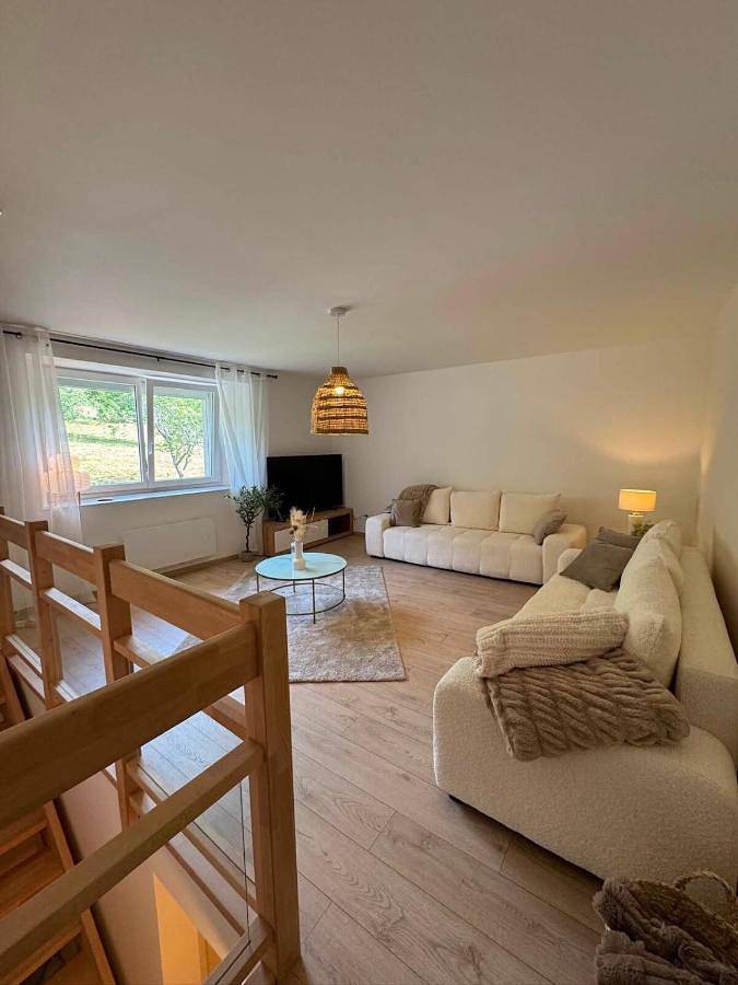 Gîte pour 8 personnes, avec Terrasse ainsi que Jardin et Vue dans Pont-de-Roide-Vermondans
