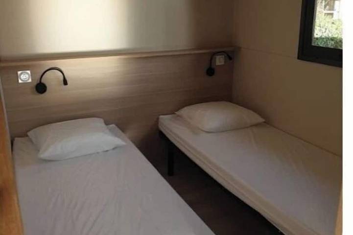 Gîte pour 6 personnes, avec terrasse à Le Guerno - 2