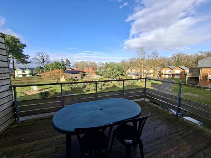Gîte pour 6 personnes, avec Balcon et Terrasse ainsi que Jardin et Piscine à Chaveignes - 2