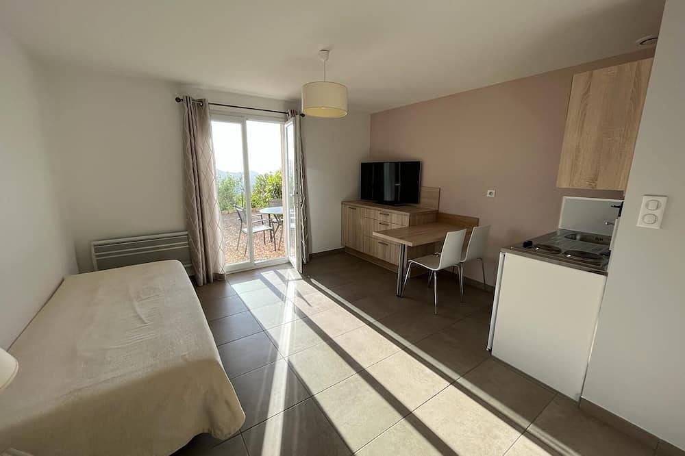 Entire apartment, Studio \"Albitru\" avec piscine & vue sur la baie d'Ajaccio ! in Alata, Ajaccio region